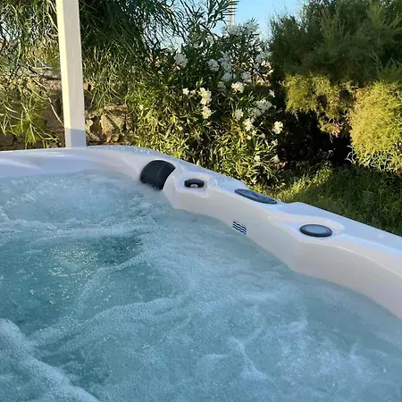 Marathi Mykonos Klouvas